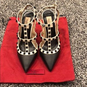 Valentino Rockstud pumps